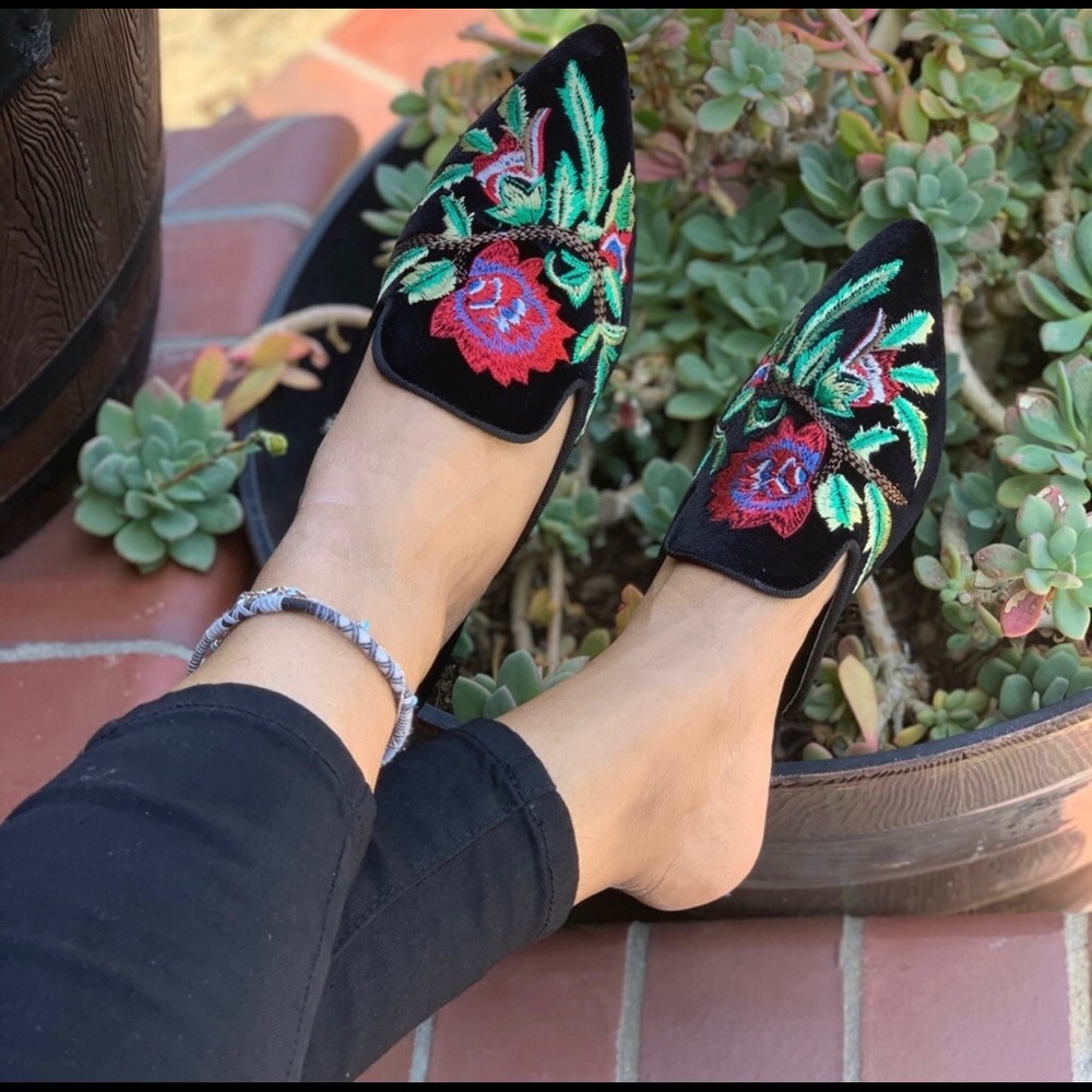 ladies pointed toe flat muels